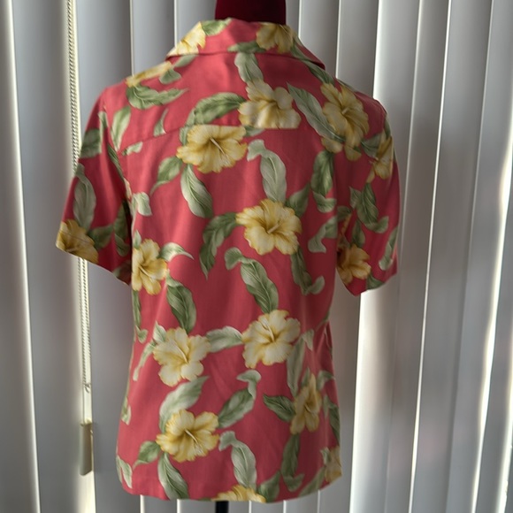 Tommy Bahama silk coral Hawaiian floral button down Medium … no flaws - Picture 6 of 7